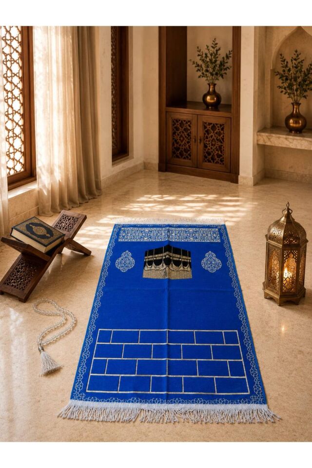 Kâbe Kapısı Desenli Seccade Mikro Şönil Seccade | Altın Detaylı | Burma Püsküllü | Kadife Dokulu Premium Namaz Seccadesi | Lüks Hediyelik | Hac Umre Hediyesi